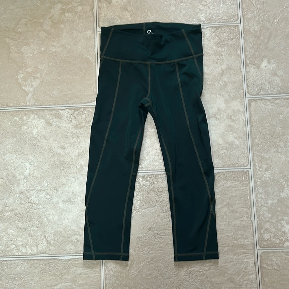 Forest green GapFit capris (petite)